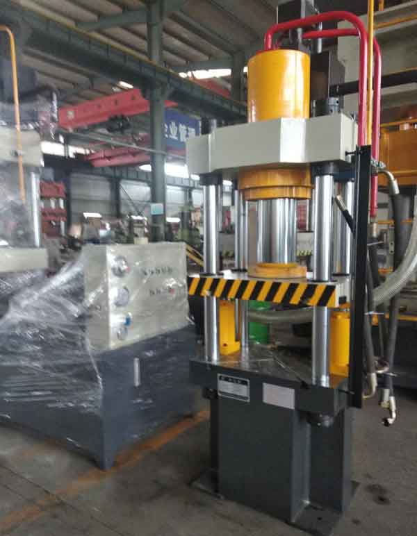 100噸快速型四柱液壓機車間實物圖