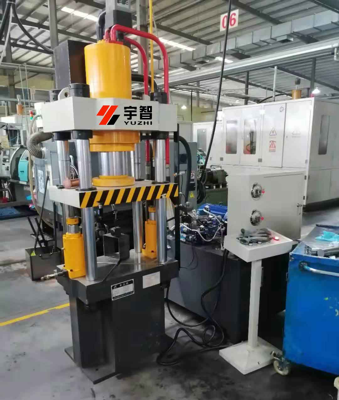 100噸四柱快速液壓機客戶現場圖