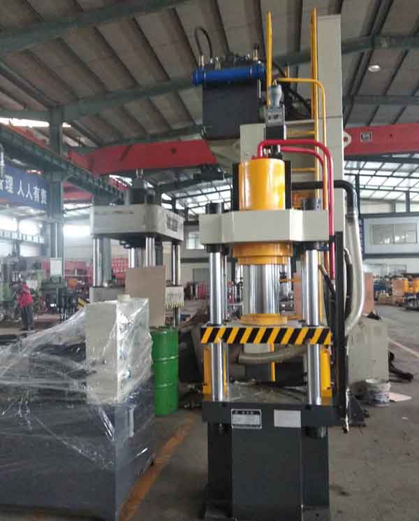 100噸四柱液壓機主機圖