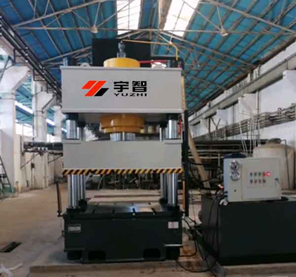 400噸四柱液壓機客戶現場圖