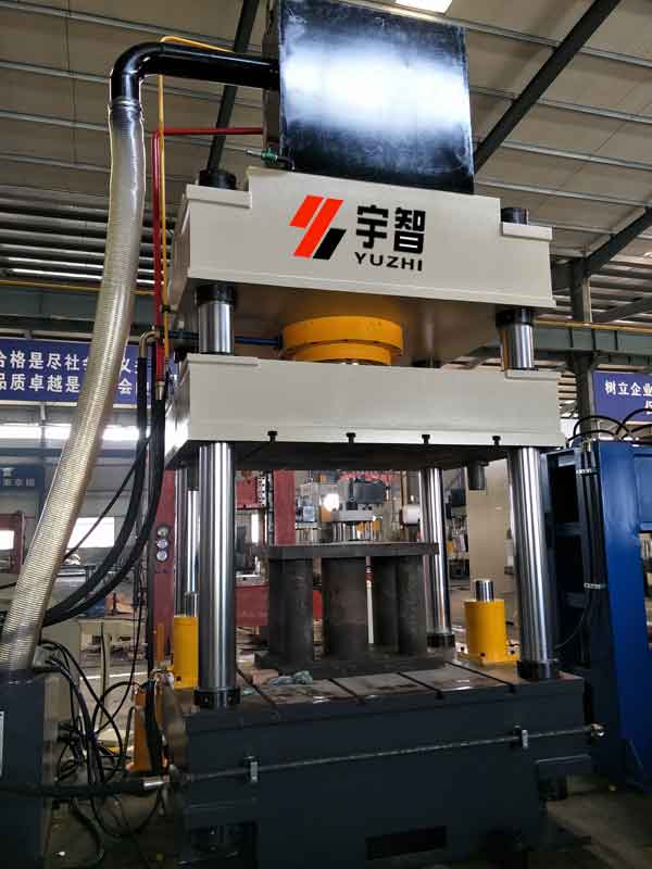 500噸四柱液壓機車間實物圖