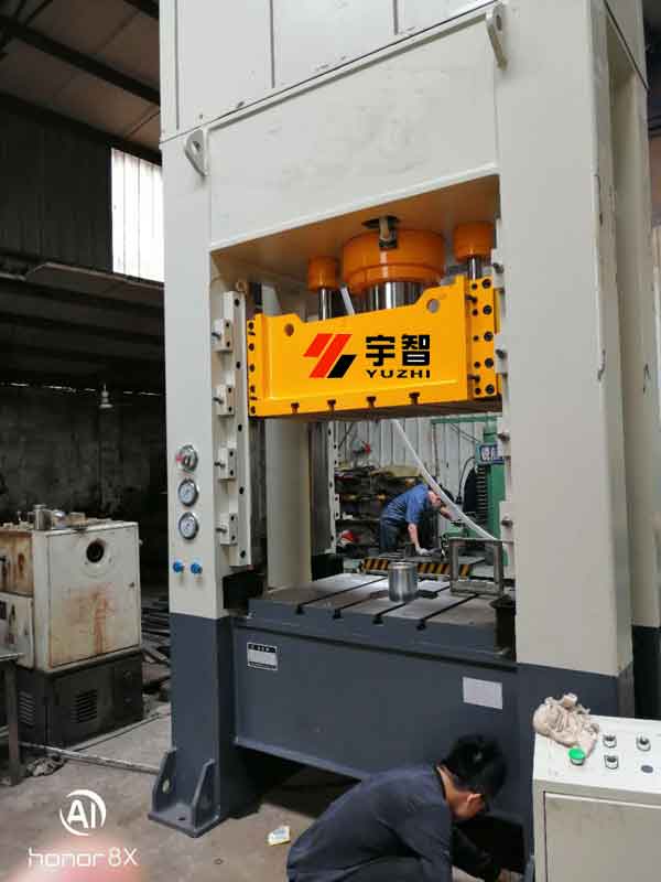 YW34-200T框架式液壓機(jī)