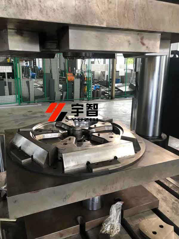 汽車輪轂罩蓋壓制細節圖