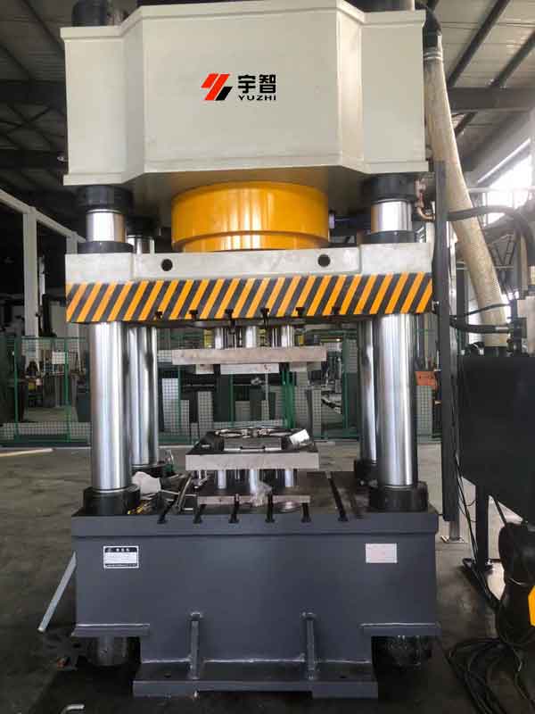 800噸四柱液壓機客戶現場圖