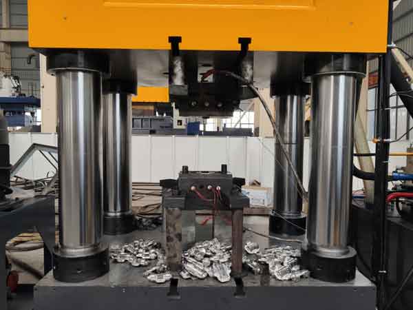 汽車鋁制品零部件擠壓成形細節圖