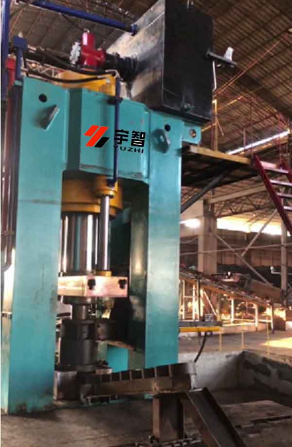 1600噸框架式液壓機主機圖片