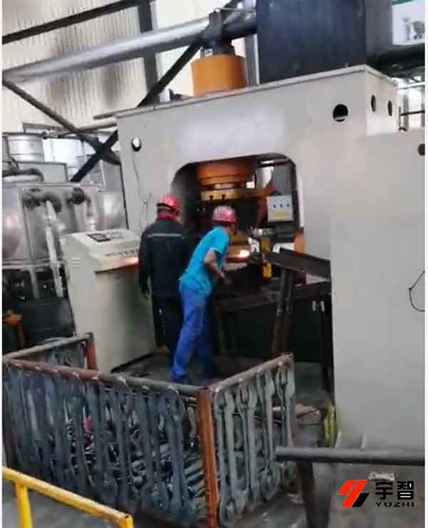 400噸多向鍛造液壓機客戶現場圖