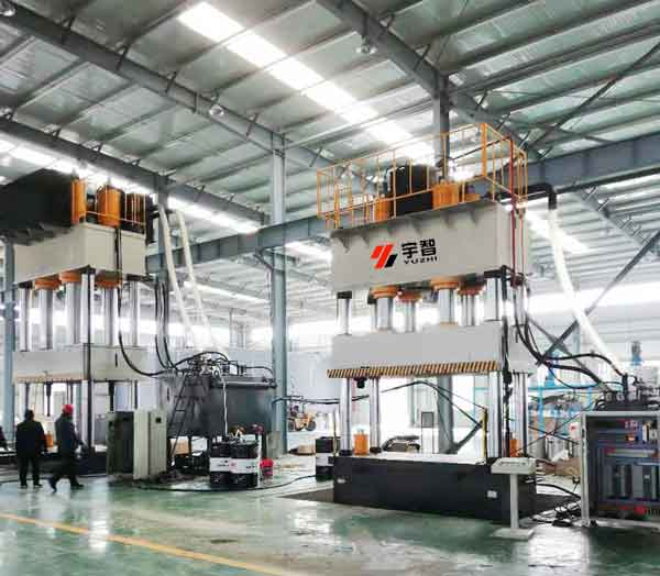 2000噸四柱液壓機客戶現場圖