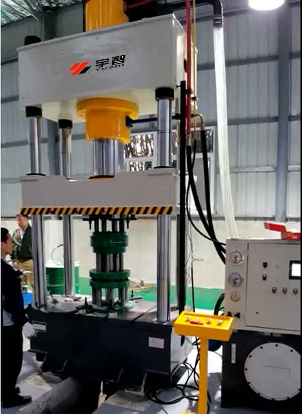 壺鈴殼體拉伸液壓機客戶現場圖