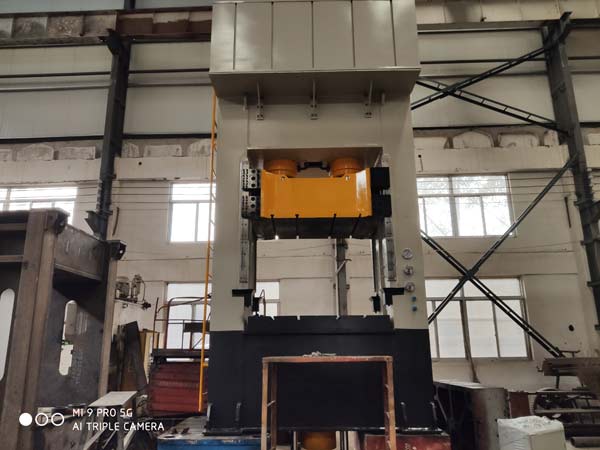 框架式液壓機圖片