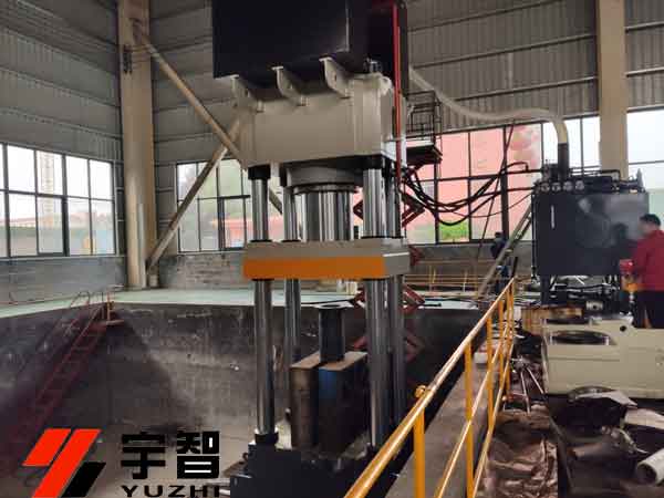 液壓機廠家裝配現場圖