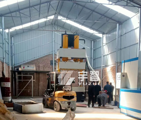 蛭石板液壓機用戶現(xiàn)場圖